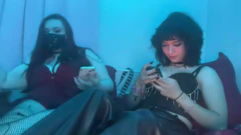 Snapshot of upaydahlia chatting on October 4, 4:32 am findom goddess dahlia online show from October 4, 4:32 am