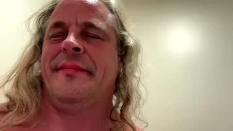 Snapshot of uptimeb4downtime chatting on October 25, 2:19 am Just 4 Fun online show from October 25, 2:19 am