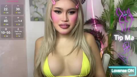 ur_bombshellpatty online show from May 4, 6:04 pm