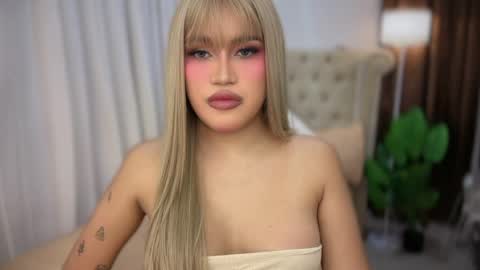 ur_bombshellpatty online show from June 3, 4:01 pm
