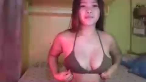 Snapshot of ur_cristal chatting on July 25, 10:46 am ur_cristal online show from July 25, 10:46 am