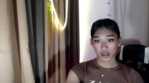 ur_dazzlingmorenaxx online show from October 24, 3:47 am