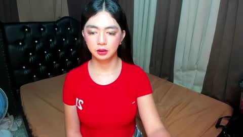 Snapshot of ur_girl_dwalker chatting on June 19, 7:56 am ur_girl_dwalker online show from June 19, 7:56 am
