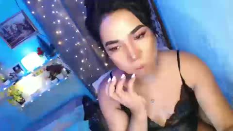 Snapshot of ur_hot_tommiexx chatting on December 17, 3:23 am jennie online show from December 17, 3:23 am