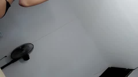 Snapshot of ur_julie chatting on January 9, 2:20 pm Cleo online show from January 9, 2:20 pm