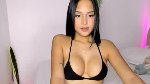 Snapshot of ur_mija_veronica chatting on March 5, 4:47 pm Veronica Lodge online show from March 5, 4:47 pm