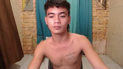 ur_naughtyboy_raphael online show from September 18, 12:18 pm