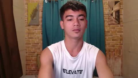 ur_naughtyboy_raphael online show from September 20, 9:43 am