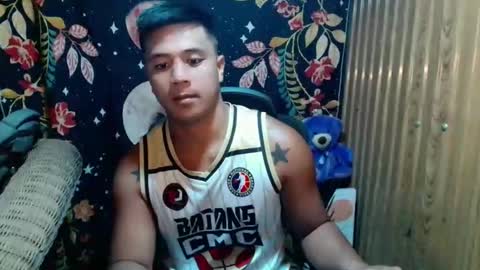 Snapshot of ur_pinoydave chatting on December 15, 10:41 am Dave online show from December 15, 10:41 am