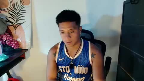 Snapshot of ur_pinoydave chatting on February 4, 2:34 pm Dave online show from February 4, 2:34 pm