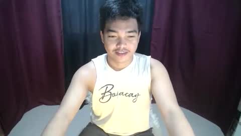 Snapshot of ur_rald chatting on April 12, 3:55 am rald online show from April 12, 3:55 am