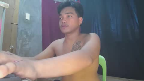 Snapshot of ur_rald chatting on May 25, 7:03 am rald online show from May 25, 7:03 am