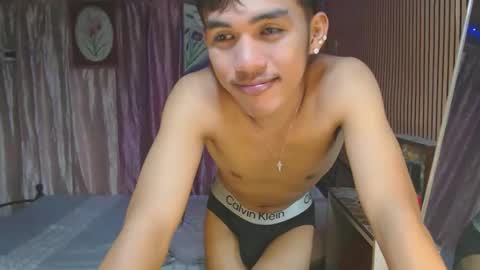 Snapshot of ur_shan21 chatting on December 2, 4:35 pm ur_shan21 online show from December 2, 4:35 pm