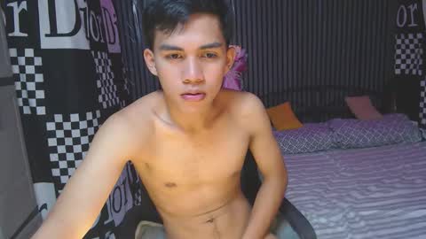 Snapshot of ur_shan21 chatting on April 18, 4:27 am ur_shan21 online show from April 18, 4:27 am