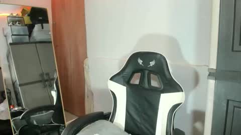 Snapshot of ur_shan21 chatting on May 29, 7:12 pm ur_shan21 online show from May 29, 7:12 pm