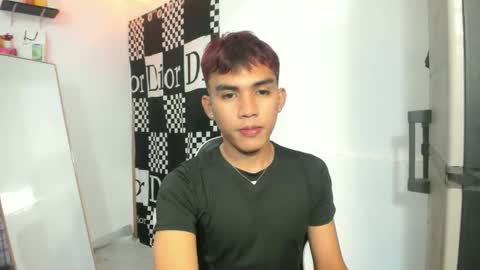 Snapshot of ur_shan21 chatting on June 1, 6:15 am ur_shan21 online show from June 1, 6:15 am