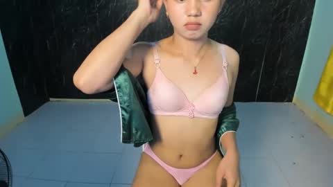 Snapshot of urasian_kat chatting on February 25, 12:47 am urasian_kat online show from February 25, 12:47 am