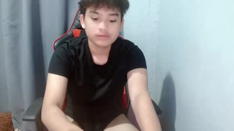Snapshot of urasian_kentoyxx77 chatting on October 14, 11:05 pm Kentoy online show from October 14, 11:05 pm