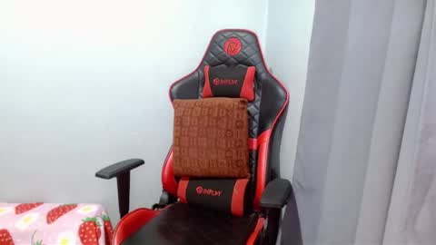 Snapshot of urasian_kentoyxx77 chatting on October 24, 1:57 am Kentoy online show from October 24, 1:57 am
