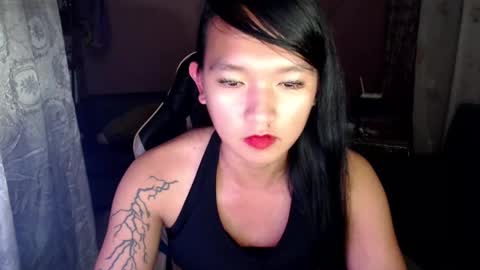 NEWRA  ALLISON online show from February 25, 10:50 pm