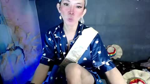 Snapshot of urasian_slut_yana chatting on May 17, 9:17 am yana online show from May 17, 9:17 am
