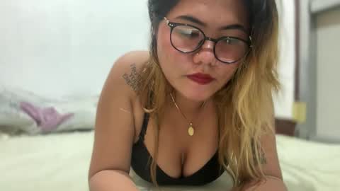 Snapshot of urasianblairexxx chatting on March 27, 11:43 am urasianblairexxx online show from March 27, 11:43 am