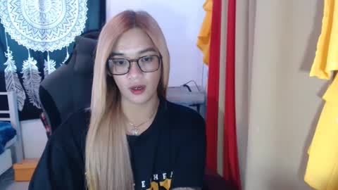 Snapshot of urasiandreamgirlxxx chatting on December 8, 8:30 am jess online show from December 8, 8:30 am