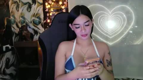 Snapshot of urasiandreamgirlxxx chatting on April 16, 8:15 am jess online show from April 16, 8:15 am