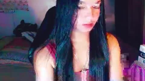 Snapshot of urasiansexbombgirlxxx chatting on September 16, 12:33 am Elizabeth online show from September 16, 12:33 am