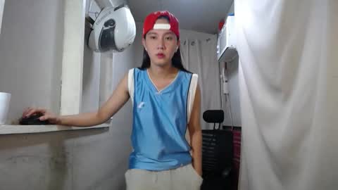 Snapshot of urasiantserika chatting on December 2, 6:47 pm Erika online show from December 2, 6:47 pm