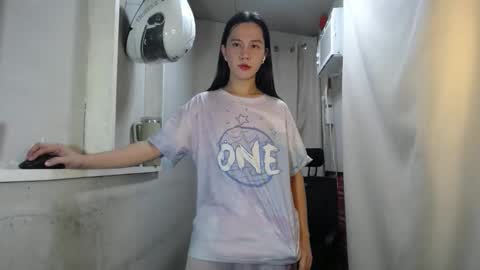 Snapshot of urasiantserika chatting on December 4, 6:27 pm Erika online show from December 4, 6:27 pm