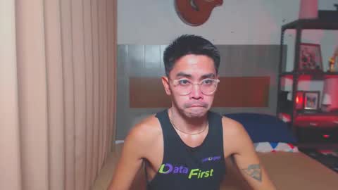 Snapshot of urasianversahunkxx chatting on November 6, 10:49 am johnzen online show from November 6, 10:49 am