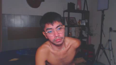 Snapshot of urasianversahunkxx chatting on November 23, 4:29 pm johnzen online show from November 23, 4:29 pm