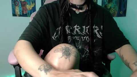 Snapshot of urbaby6irl chatting on January 11, 11:12 am Danielle online show from January 11, 11:12 am