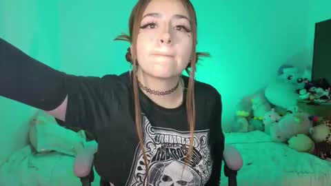 Snapshot of urbaby6irl chatting on February 15, 10:36 am Danielle online show from February 15, 10:36 am