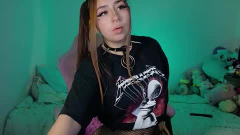 Snapshot of urbaby6irl chatting on February 17, 10:12 am Danielle online show from February 17, 10:12 am