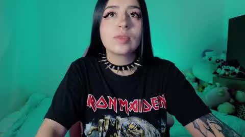 Snapshot of urbaby6irl chatting on February 26, 10:14 am Danielle online show from February 26, 10:14 am