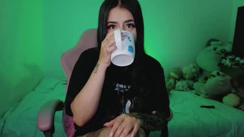 Snapshot of urbaby6irl chatting on March 21, 10:09 am Danielle online show from March 21, 10:09 am