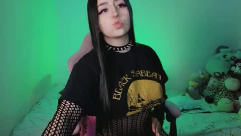 Snapshot of urbaby6irl chatting on March 28, 9:31 am Danielle online show from March 28, 9:31 am