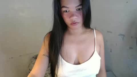 Snapshot of urbeautifulnightmare chatting on October 23, 12:21 am venice online show from October 23, 12:21 am