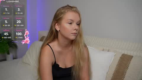 Snapshot of urblonde001 chatting on September 17, 2:46 am Ksenia Pterson online show from September 17, 2:46 am