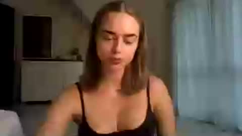 Snapshot of urblondieleah chatting on June 14, 6:32 pm Leah online show from June 14, 6:32 pm
