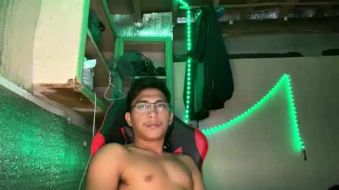 Snapshot of urcuteguy_jhonx chatting on October 3, 3:03 am Dannie online show from October 3, 3:03 am