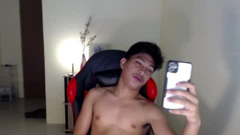 Snapshot of urcuteguy_jhonx chatting on October 9, 3:32 pm Dannie online show from October 9, 3:32 pm