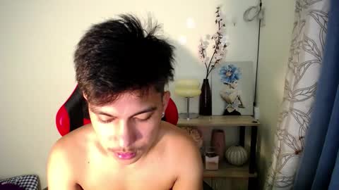 Snapshot of urcuteguy_jhonx chatting on October 20, 4:18 pm Dannie online show from October 20, 4:18 pm