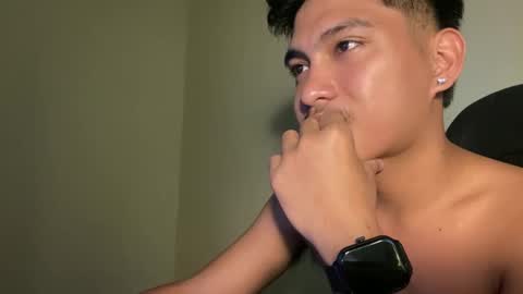 Snapshot of urcuteguy_jhonx chatting on October 22, 11:04 pm Dannie online show from October 22, 11:04 pm