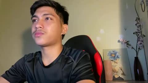 Snapshot of urcuteguy_jhonx chatting on October 27, 5:17 pm Dannie online show from October 27, 5:17 pm