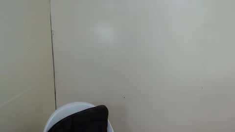 Snapshot of urcutie_asianboy chatting on October 10, 7:29 am KEN online show from October 10, 7:29 am