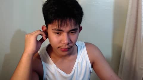 Snapshot of urcutie_asianboy chatting on November 4, 7:40 am KEN online show from November 4, 7:40 am