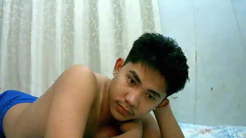 Snapshot of urcutie_asianboy chatting on November 23, 11:32 am KEN online show from November 23, 11:32 am